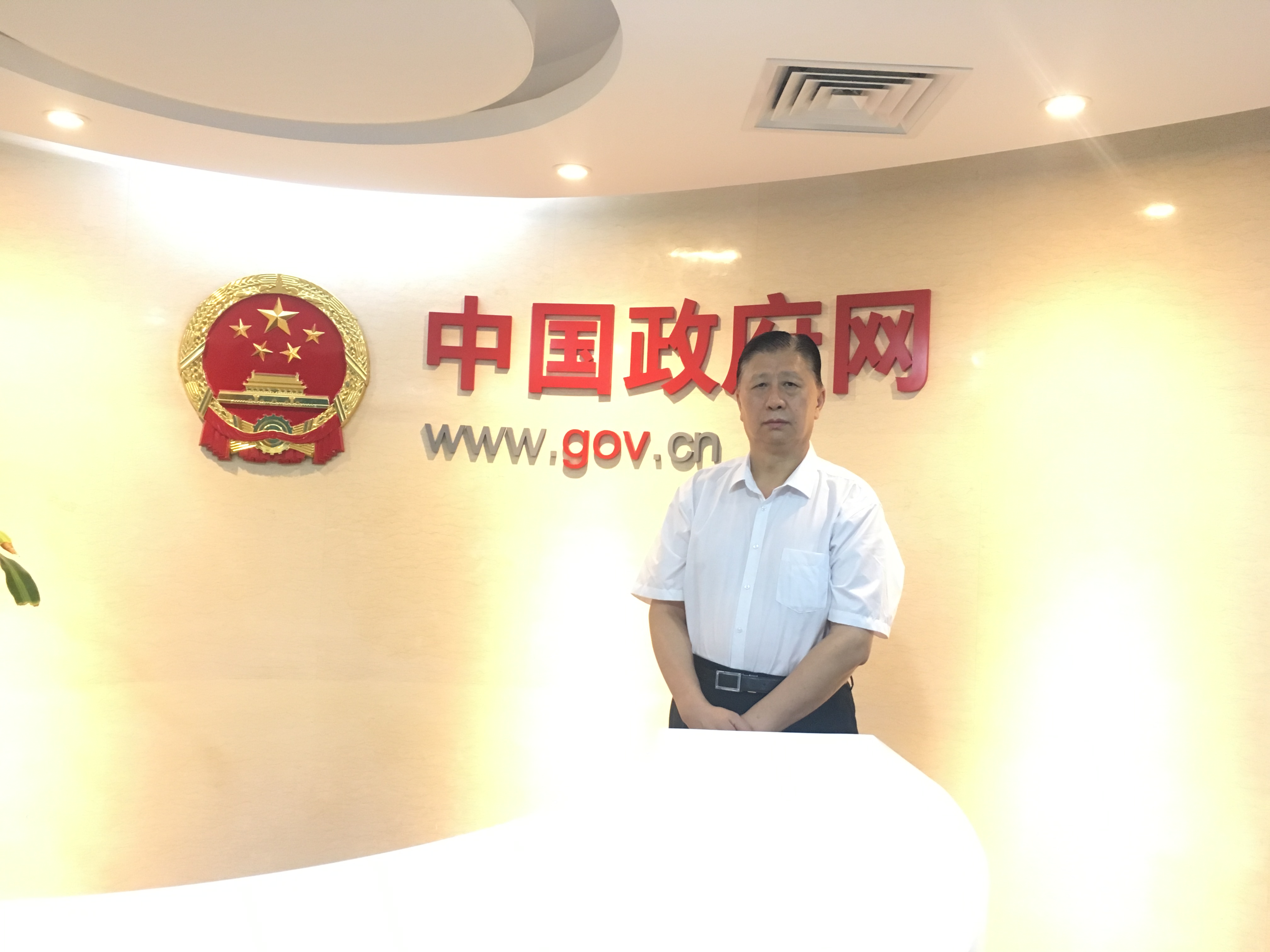 王健教授接受新华网《中国经济的韧性》专题采访
